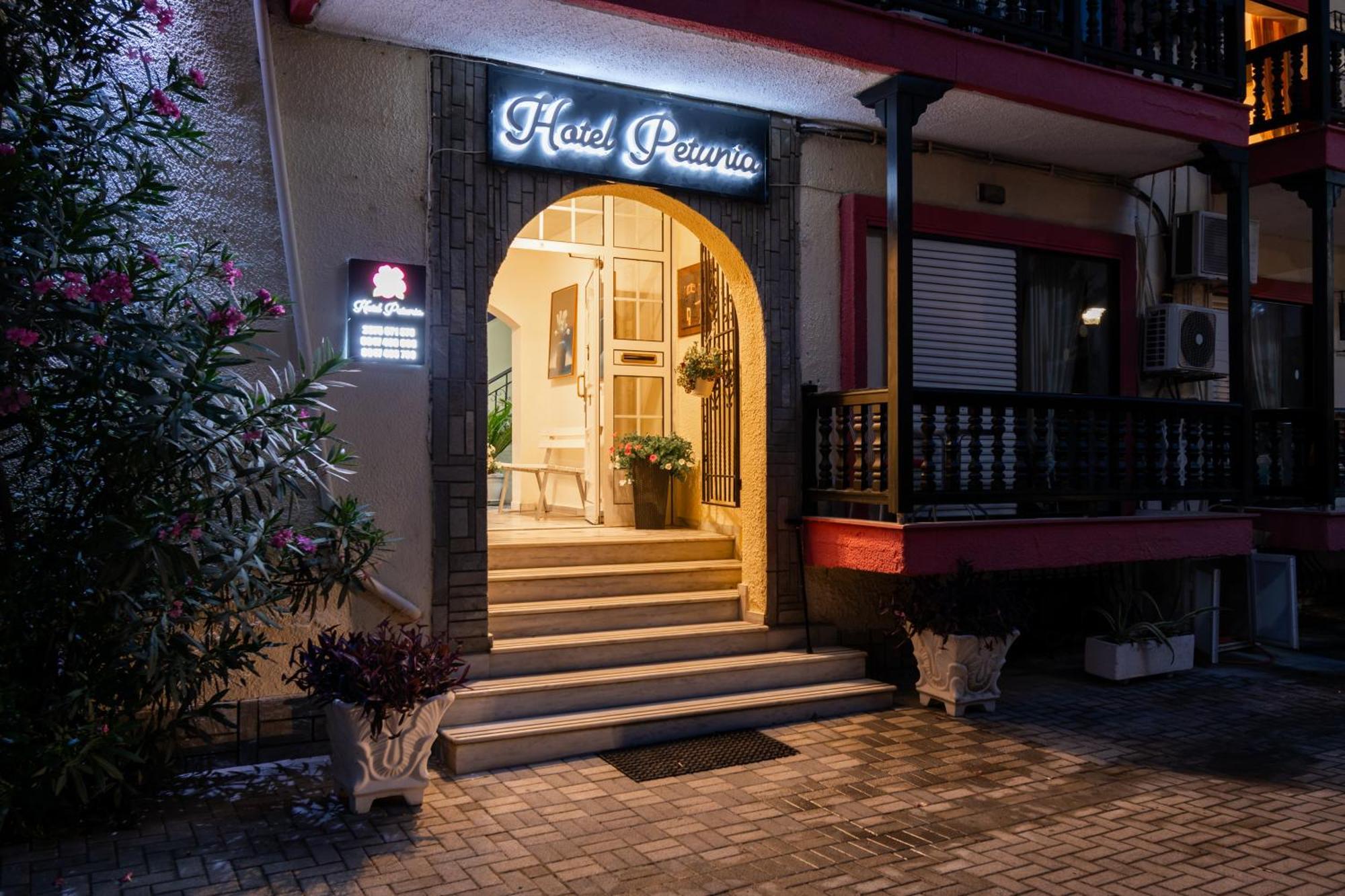 Hotel Petunia เนโอสมาร์มาราส ภายนอก รูปภาพ
